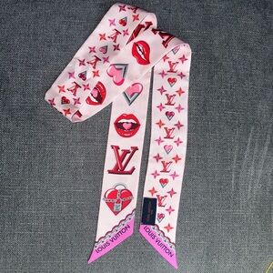 Louis Vuitton kiss heart bandeau scarf RARE